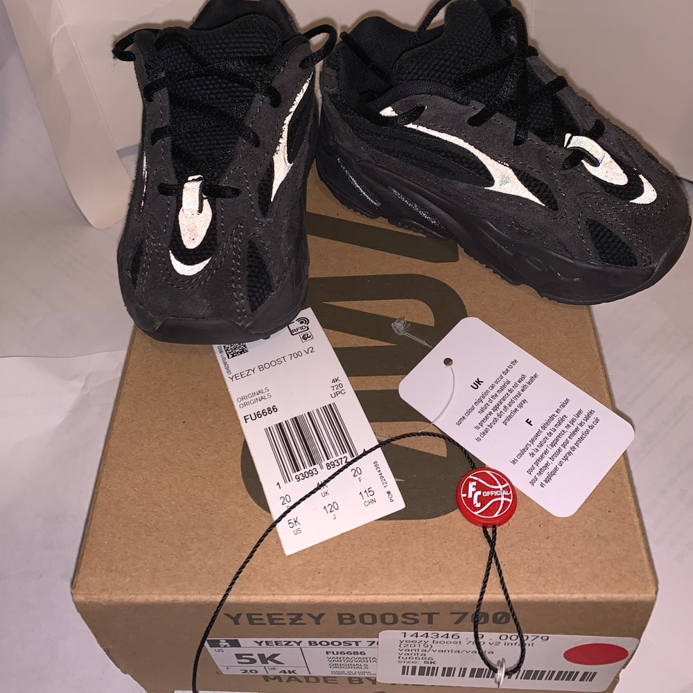 Infant Vanta Black Reflective Yeezy Boost 700